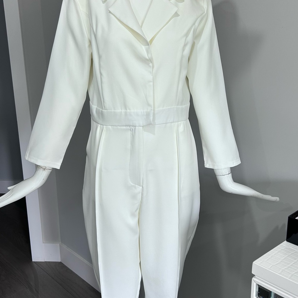 NWOT White Blazer-Style Jumpsuit – Chic & Sophisticated ✨